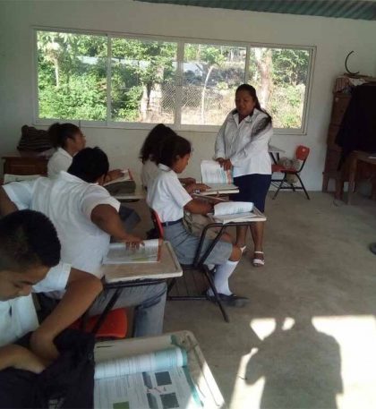 Desairan maestros a la CNTE e imparten clases en Oaxaca