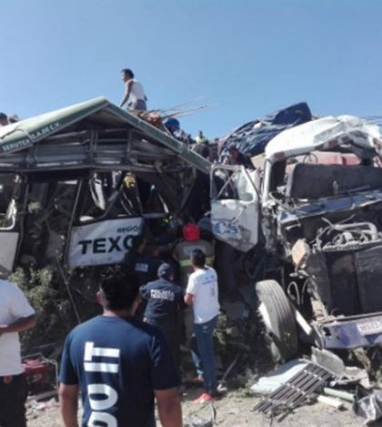 Aún hospitalizados 4 pasajeros tras choque en la México-Calpulalpan
