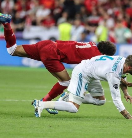 Ramos se defiende de la ‘llave de judo’ a Salah