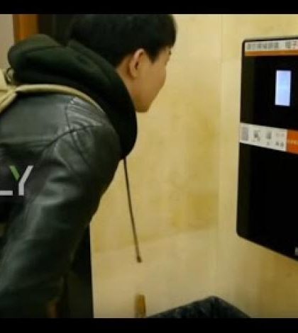 China emplea el  reconocimiento facial para ahorrar papel higiénico en los baños ¡Insólito!