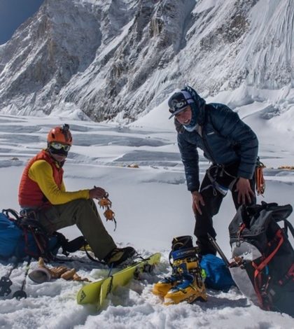 Lo multaron: un argentino logró bajar esquiando del Everest