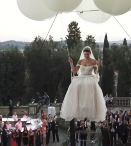 Novia llega a su boda entre globos como en Up