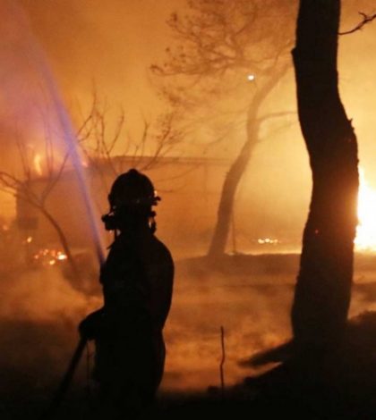 Luto en Grecia por incendios; al menos 60 muertos