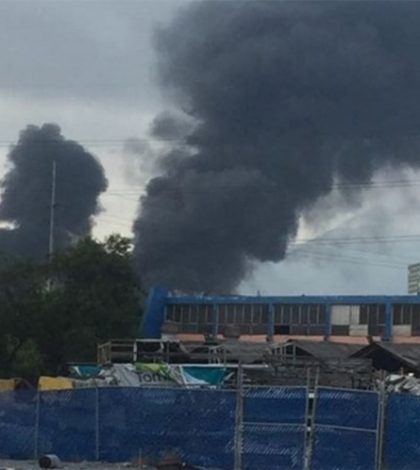Incendio en fábrica en San Nicolás, NL; desalojan a 300 trabajadores