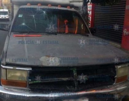 Policía ‘da golpe’ a presuntos ‘huachicoleros’, asegura 6 vehículos