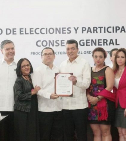 Entregan a Rutilio Escandón constancia de mayoría como gobernador de Chiapas