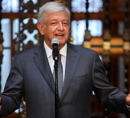 López Obrador reúne a su equipo económico y de comunicaciones