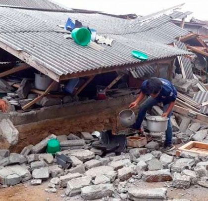 Suman 16 muertos en Indonesia por sismo