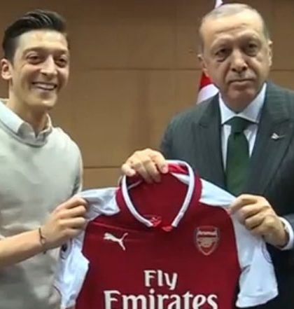 Özil deja la selección alemana tras sentir “racismo” por su foto con Erdogan