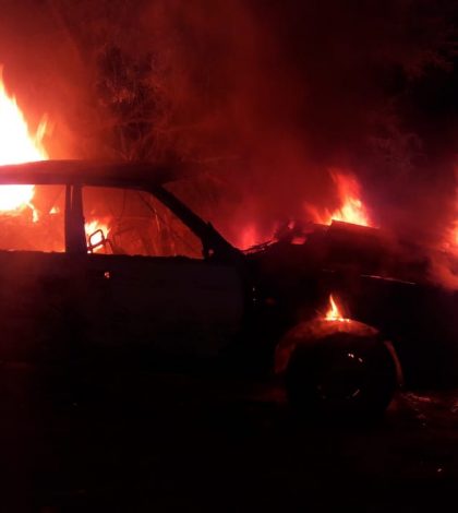 Dos vehículos incendiados en Rioverde