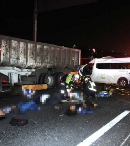 Trasladan a la CDMX a chofer de combi accidentada el viernes