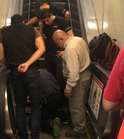 Niño queda atorado en escaleras del Metro Chabacano