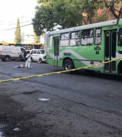 Mujer fallece arrollada por camión en Azcapotzalco