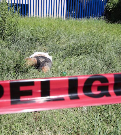 Una mujer lapidada y un anciano acribillado