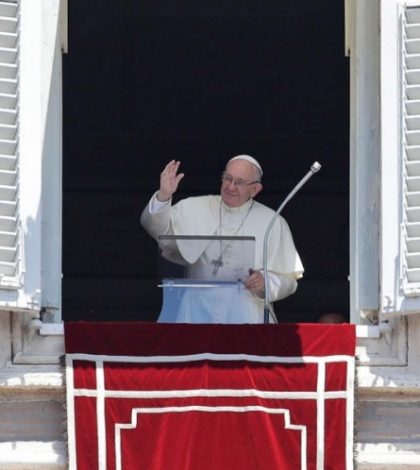Papa Francisco consuela a aficionados brasileños
