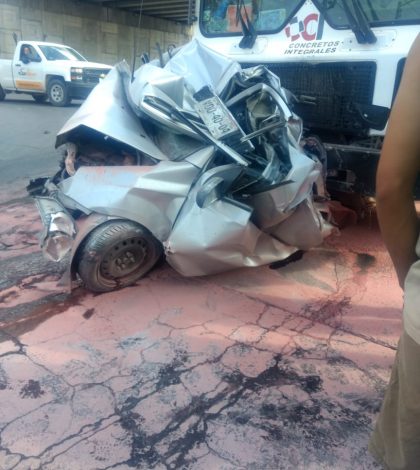 Trágico accidente en Av., Chapultepec; camión bomba embiste a tres autos, hay dos muertos
