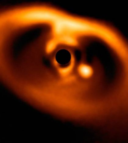 Un equipo de astrónomos capta la primera imagen de un planeta joven