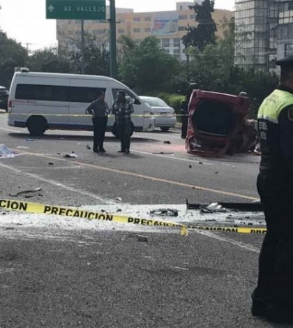 Conductora muere tras volcar su auto en autopista Naucalpan-Ecatepec