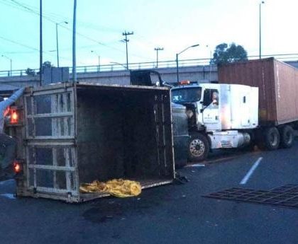 Chocan tráiler y camioneta; provocan caos en la México-Querétaro: PF
