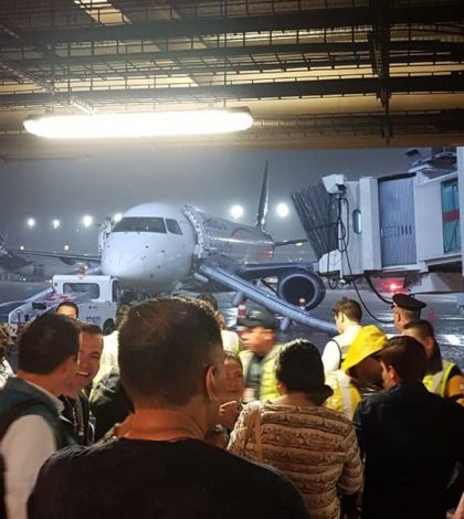 Por alarma de fuego desalojan avión de Aeroméxico en el AICM