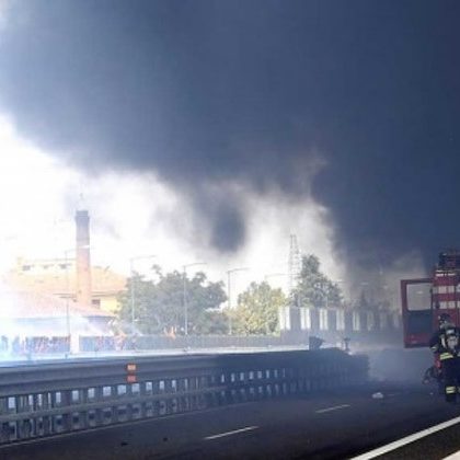 Estalla pipa en carretera de Italia; al menos 2 muertos y 70 heridos