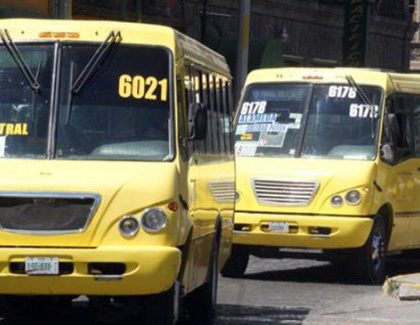 Chocan dos autobuses urbanos, por alcance