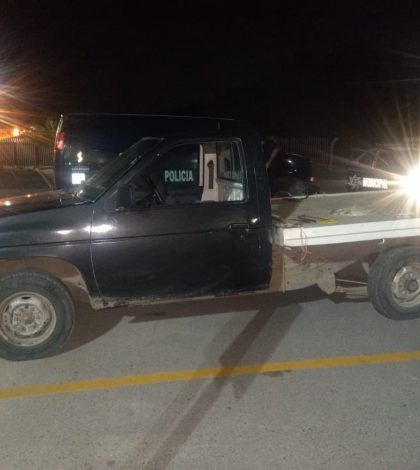 Tras persecución policías de Soledad recuperan vehículo; los delincuentes escapan