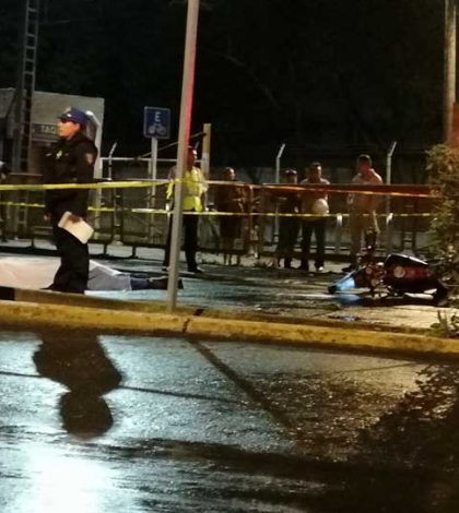 Muere motociclista tras ser arrollado por microbús en Xochimilco