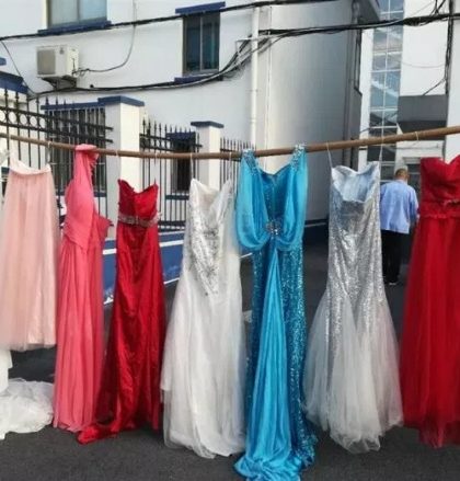 Divorciado se roba 73 vestidos de novia para sentir que se casa de nuevo