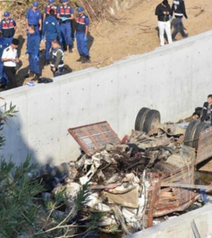 Mueren 22 inmigrantes en accidente de tránsito en Turquía