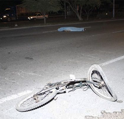 Vehículo “fantasma” atropella y mata a un ciclista en el Anillo Periférico