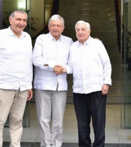 Se reúne López Obrador con gobernador y mandatario electo de Tabasco