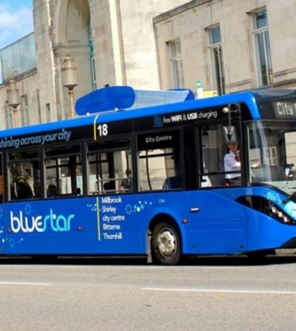 Este autobús londinense limpia el aire mientras traslada pasajeros
