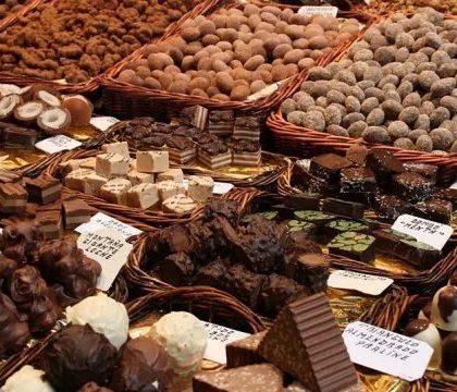 Hombre roba 18 toneladas de chocolate para pagar una deuda