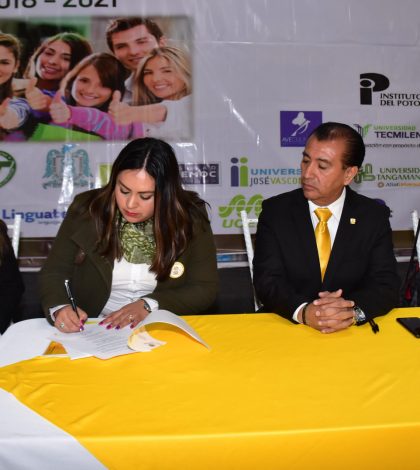 Gobierno de Soledad suscribe convenio para otorgar becas educativas