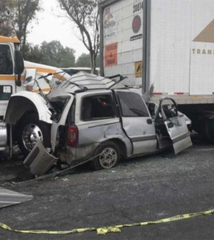 Fuerte accidente en la México-Querétaro, al menos un muerto