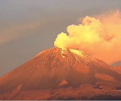 Reportan caída de ceniza del volcán Popocatépetl en municipios de Puebla