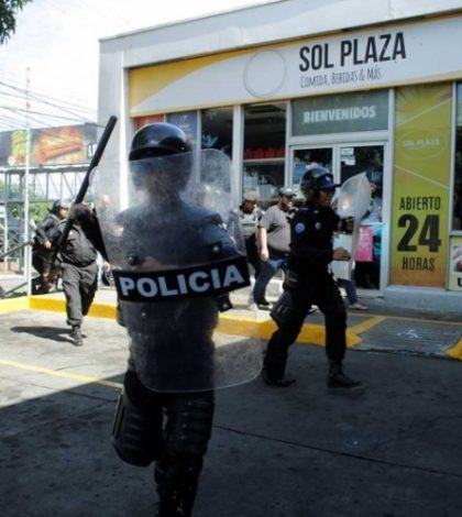 Gobierno de Nicaragua arrecia represión, pero desea feliz Navidad