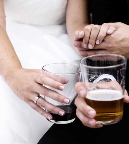 Apuñala al novio porque le negaron más cerveza en la boda