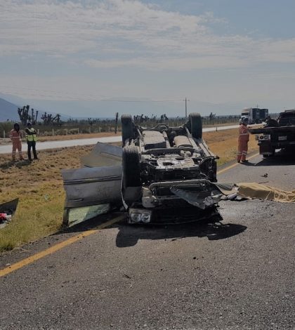 Cuatro personas pierden la vida en volcadura sobre la carretera a Matehuala
