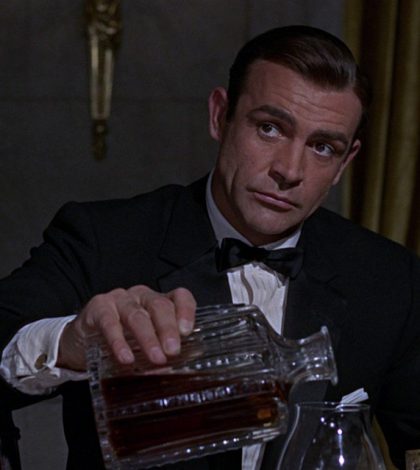 James Bond sufre alcoholismo crónico, según estudio científico