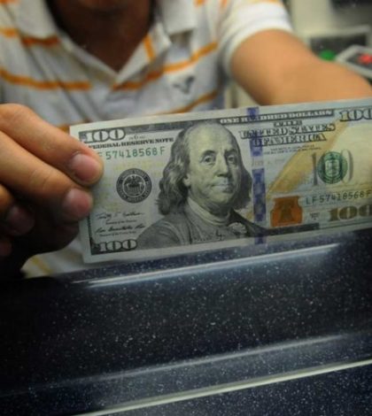 Promedia el dólar un costo de $19.15 en el AICM