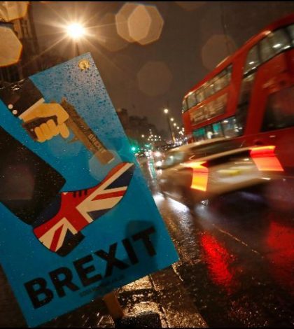 Parlamento pide renegociar el «brexit»