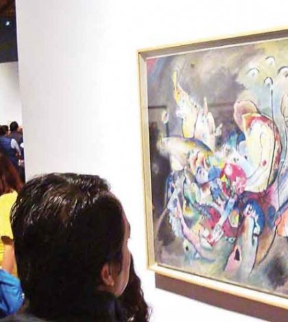 Despiden 6 mil personas a Kandinsky en el Museo del Palacio de Bellas Artes