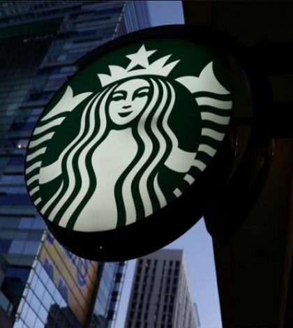 Demócratas amenazan con boicotear  Starbucks; su exCEO quiere ser presidente