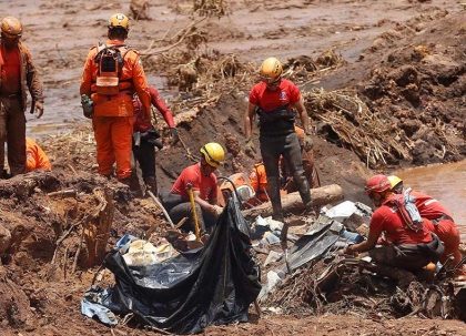 Van 65 muertos por tragedia en Brasil; emiten órdenes de arresto