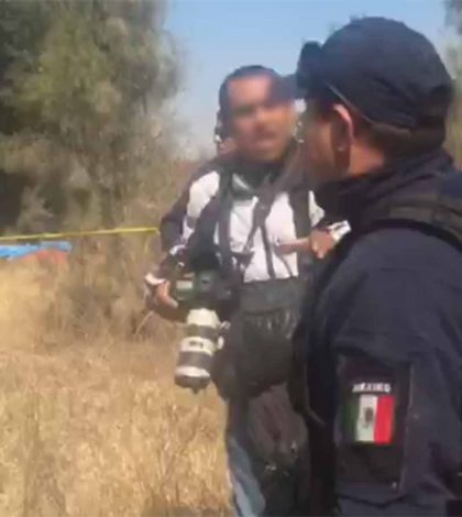 Hallan encobijados a un costado de Periférico Oriente en Neza