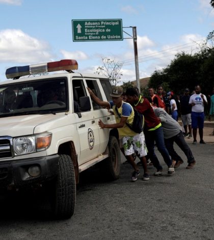 Muere una mujer en  enfrentamiento con soldados  venezolanos por ayuda internacional