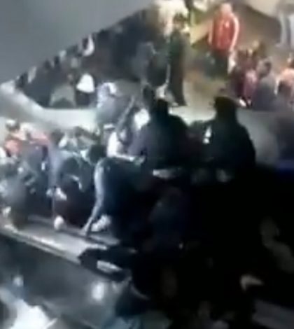 Mujer y bebé se lesionan tras colapsar escaleras en Metro Tacubaya