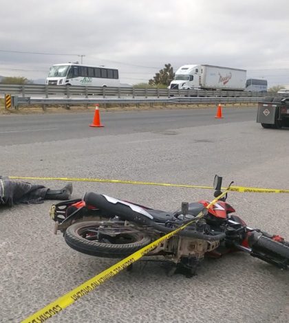 Motociclista atropellado y muerto por un tráiler